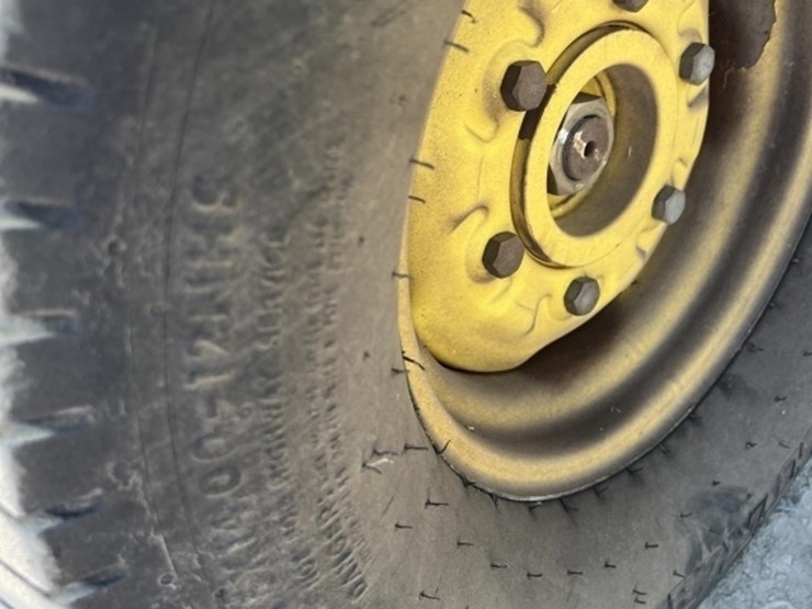 2014-john-deere-8500-image-17