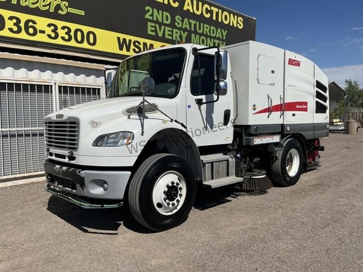 2019-freightliner-m2-106-image-2
