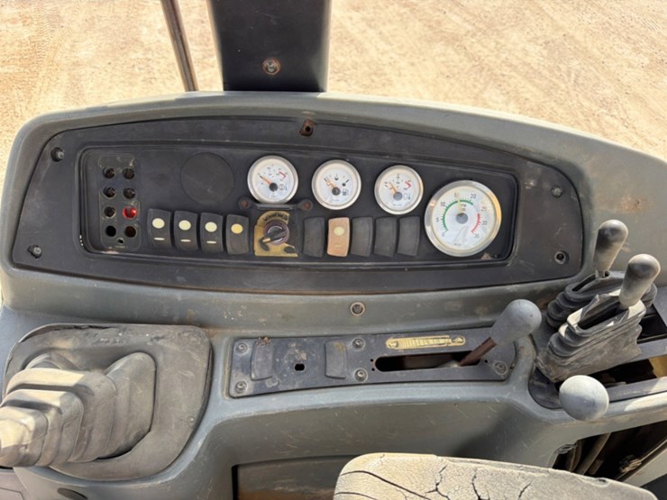 2006-caterpillar-420d-image-10