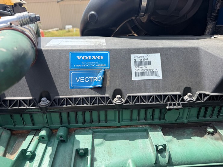 2017-volvo-vnl64t300-image-9