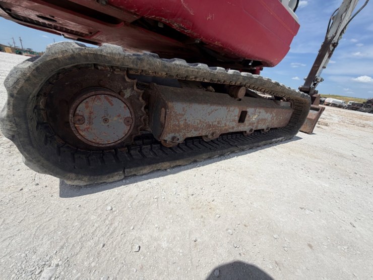 takeuchi-tb235-image-10