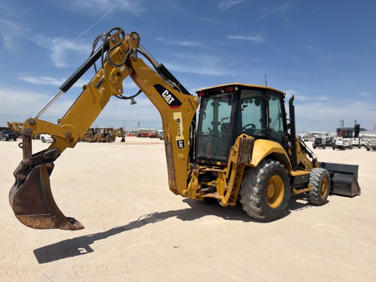 2021-caterpillar-420f2-it-image-5
