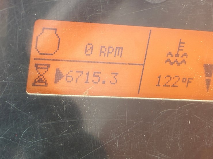 2015-jlg-8042-image-10