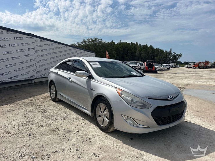 2015-hyundai-sonata-hybrid-sedan-image-1