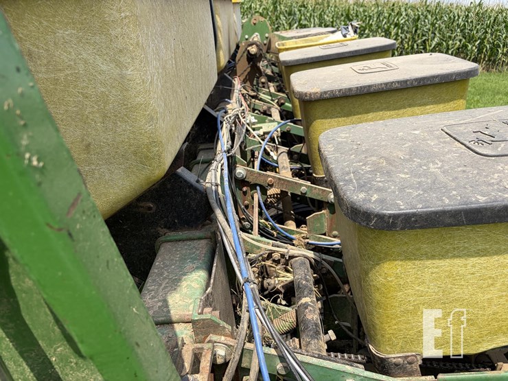john-deere-7200-image-18
