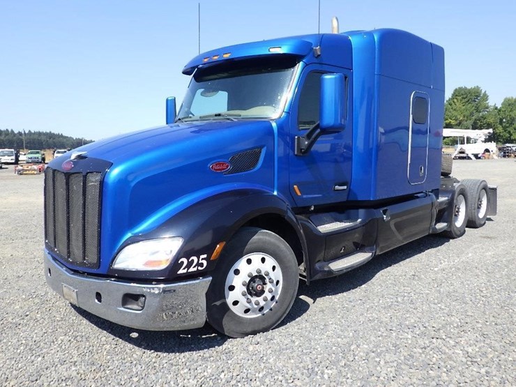 2015-peterbilt-325-image-1