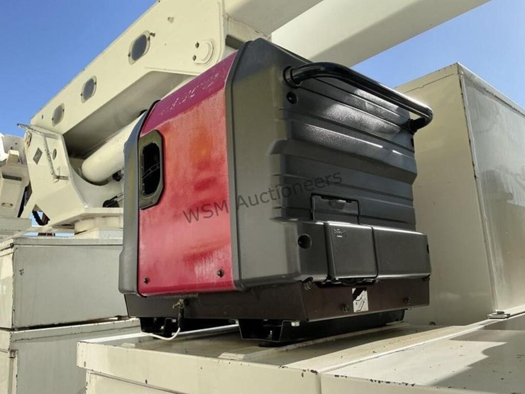 2012-freightliner-m2-106-image-13