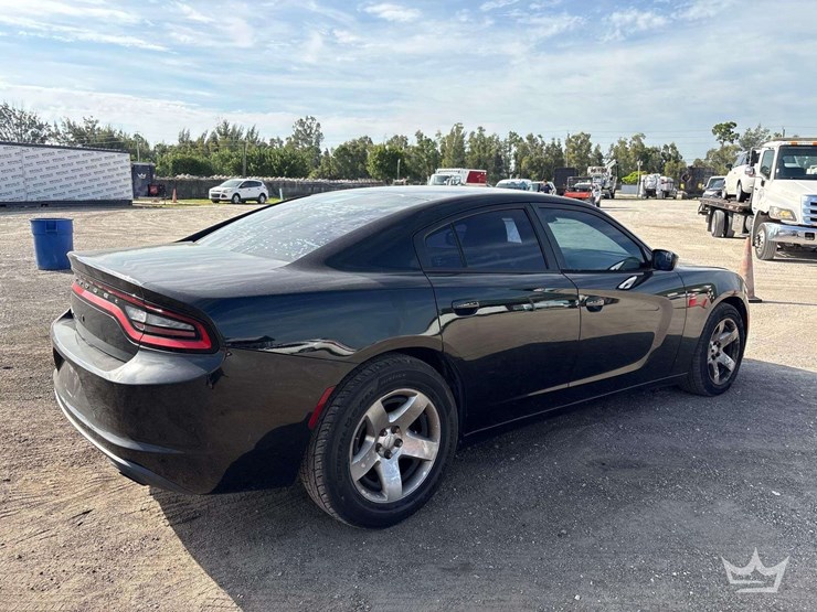 2015-dodge-charger-sedan-image-3