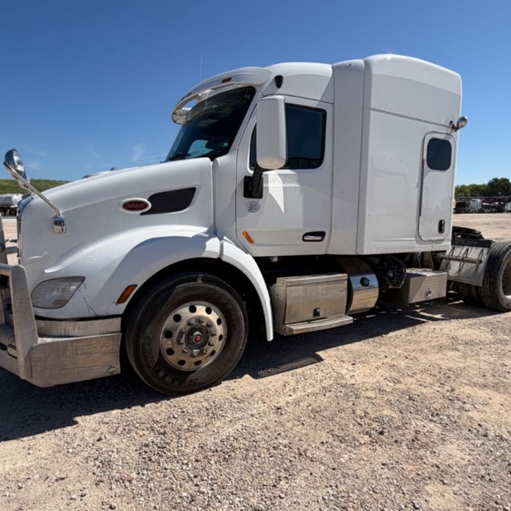 2017 PETERBILT 579