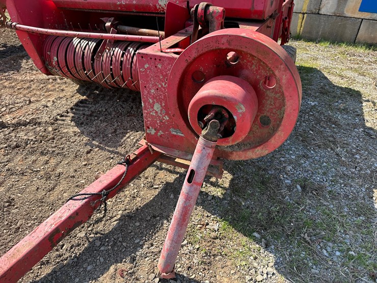#4074-•-massey-ferguson-hay-baler-image-8