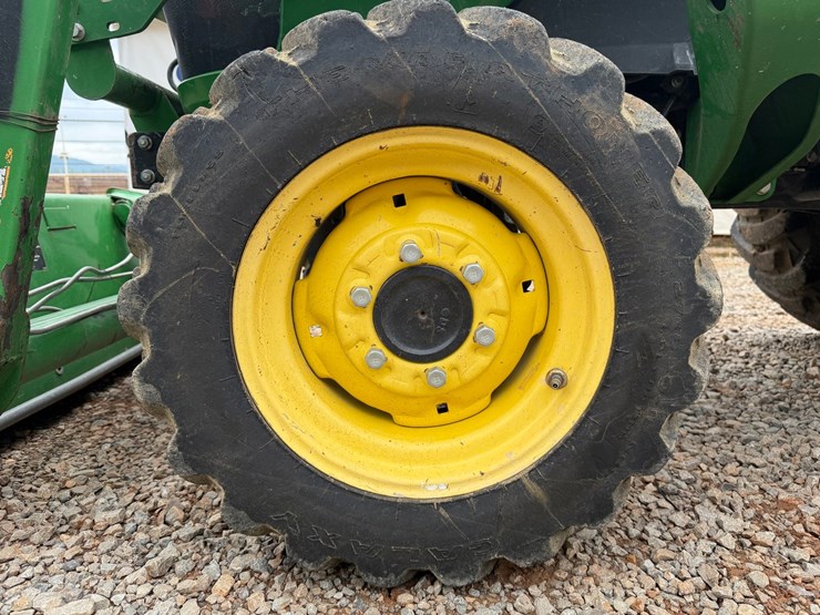 john-deere-3032e-image-75