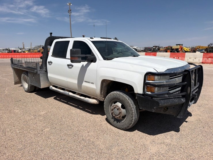 2018-chevrolet-silverado-3500hd-image-3