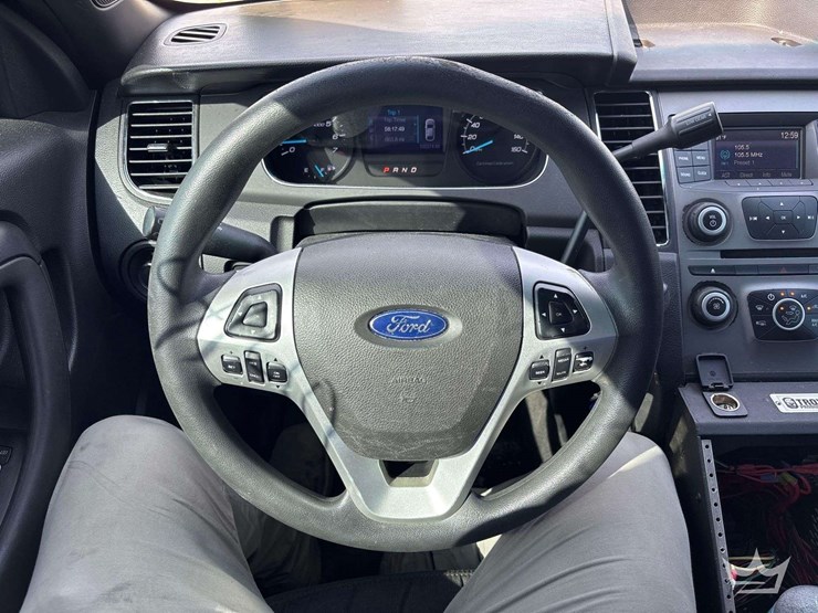 2015-ford-taurus-sedan-image-15