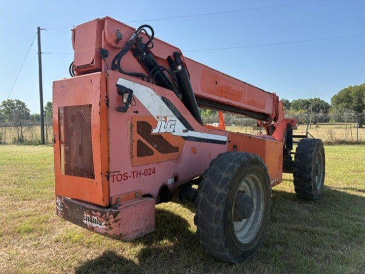 2015-jlg-8042-image-3