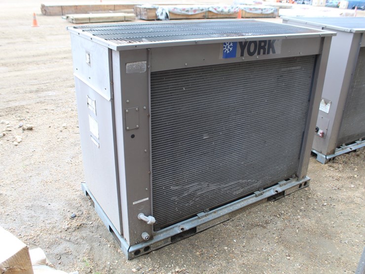 #5149-•-10-ton-york-a/c-condenser-outside-unit-image-2