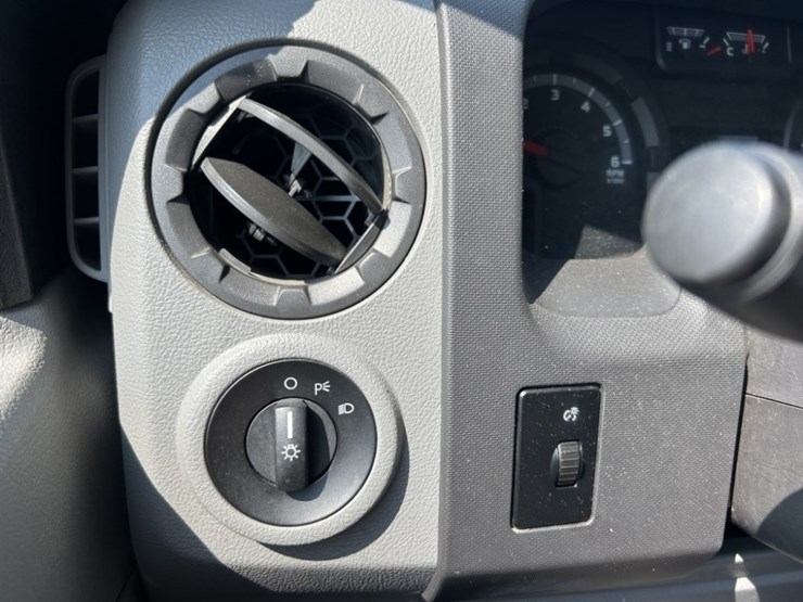 2012-ford-e450-sd-image-31