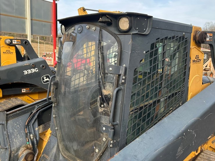 2011-deere-333g-image-37