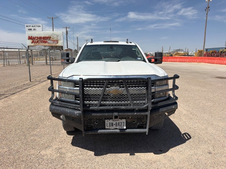 2018-chevrolet-silverado-3500hd-image-2