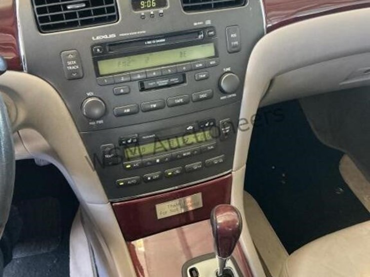 2003-lexus-es-300-sdn-image-19