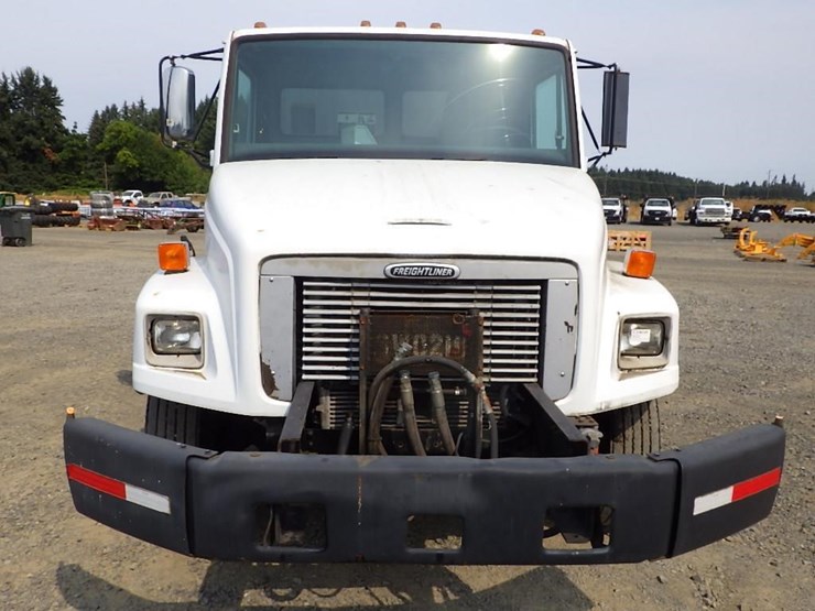 1999-freightliner-fl70-image-8