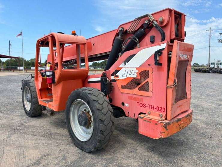 2015-jlg-8042-image-7