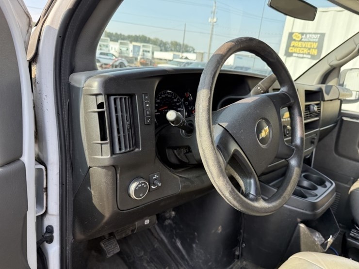 2014-chevrolet-express-2500-image-22