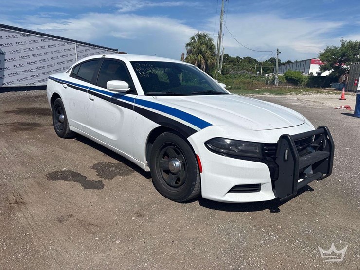 2016-dodge-charger-sedan-image-2