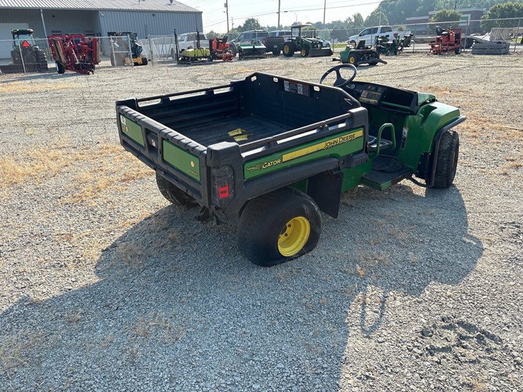 2015-john-deere-gator-image-8