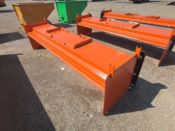 kit-containers-10'-skid-steer-pusher-with-replaceable-shoes-and-blade-image-3