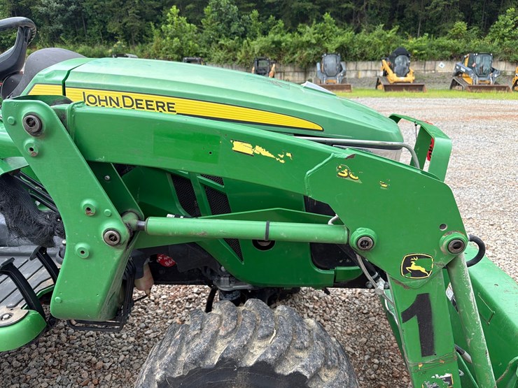 john-deere-3032e-image-22