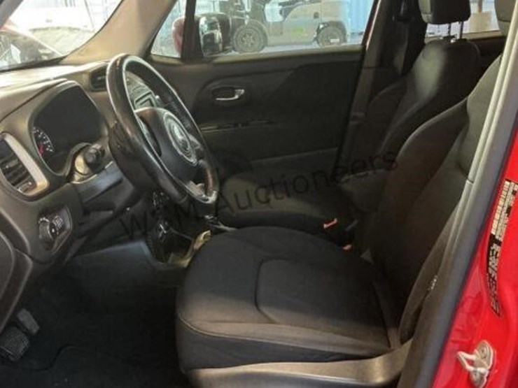 2016-jeep-renegade-image-21