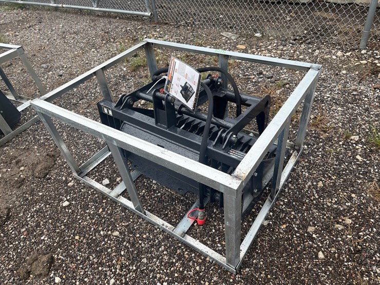 landhonor-mrb-72-44w-44in-mini-skid-steer-rock-grapple-image-3