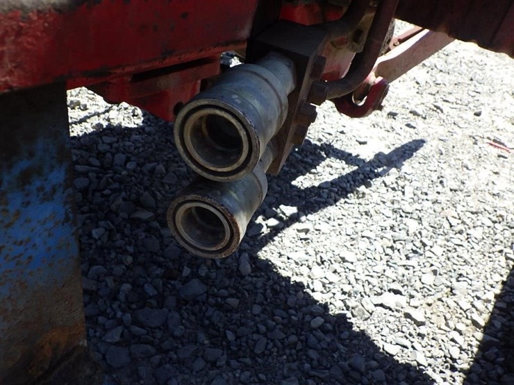 international-i-656-tractor-image-25