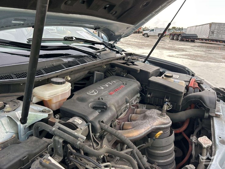 2009-toyota-camry-hybrid-sedan-image-10