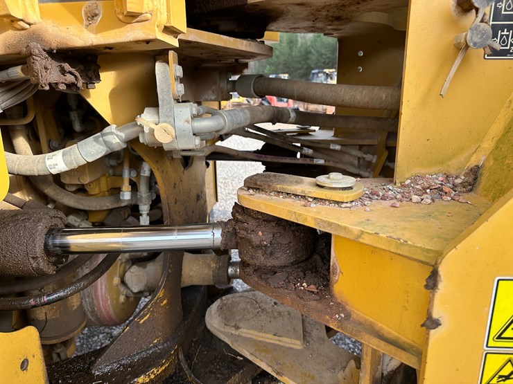 2012-caterpillar-950k-image-30
