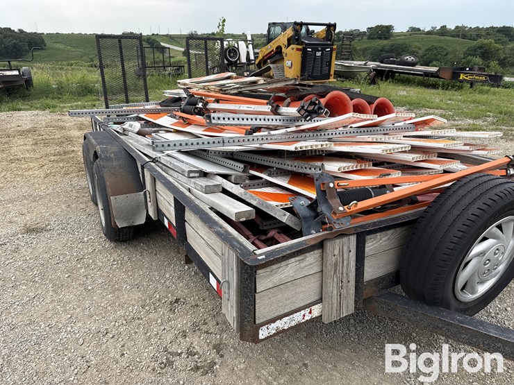 2006-t/a-utility-trailer-w/road-cones-&-signs-image-11