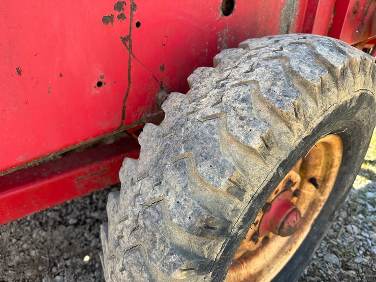 #4074-•-massey-ferguson-hay-baler-image-18