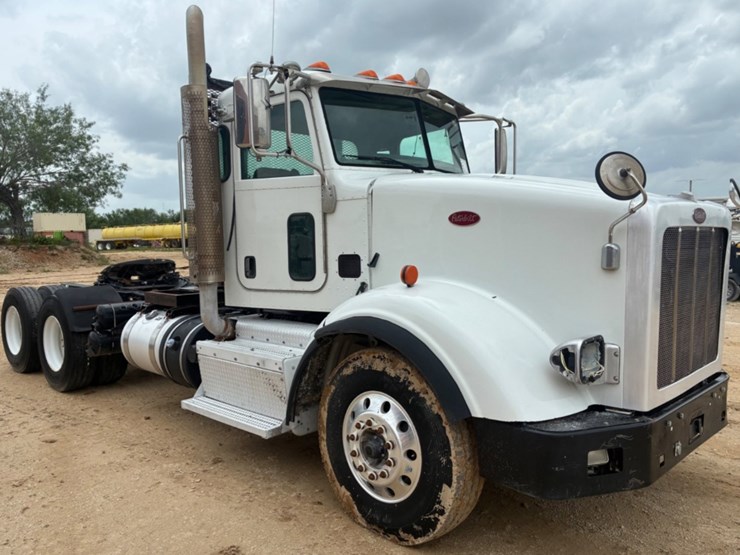 2016-peterbilt-367-image-3