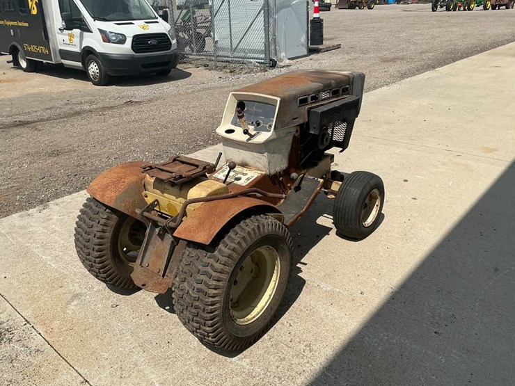 #5552-•-sears-917.25750-vintage-garden-tractor-image-3