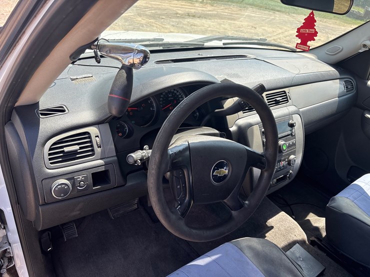 2011-chevrolet-tahoe-image-8