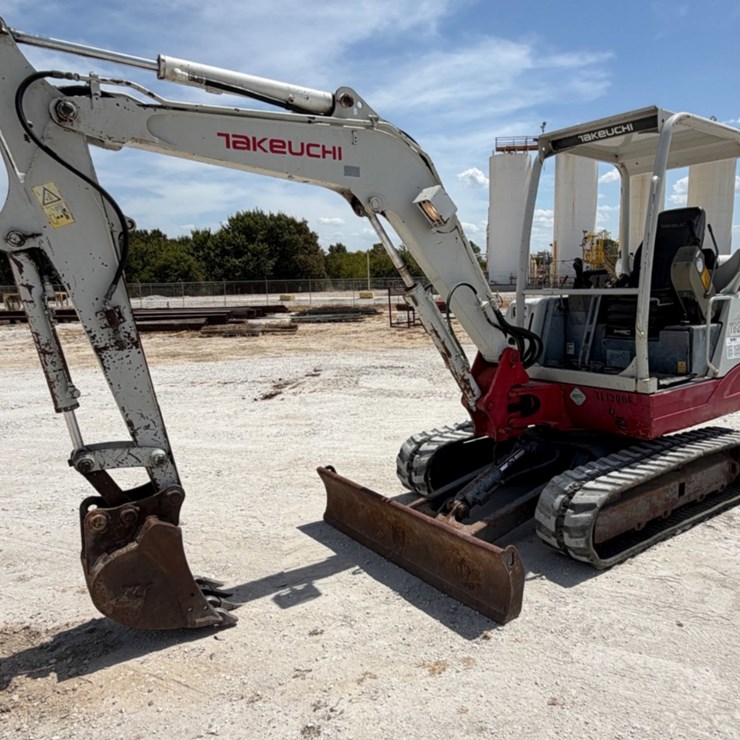 TAKEUCHI TB235