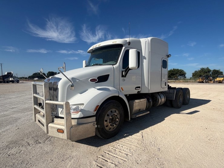 2017-peterbilt-579-image-1
