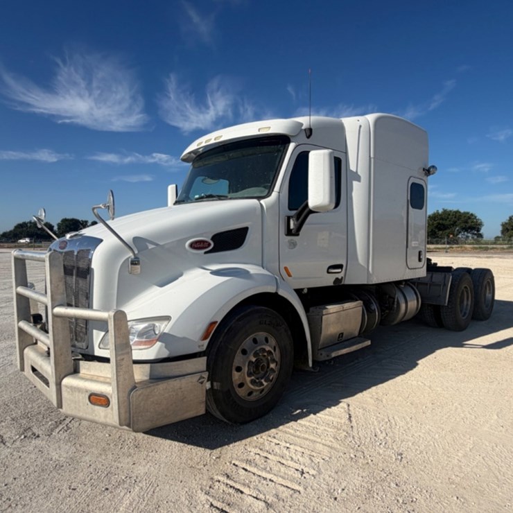 2017 PETERBILT 579
