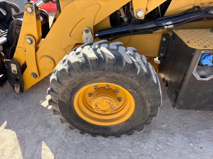 2021-caterpillar-420f2-it-image-10