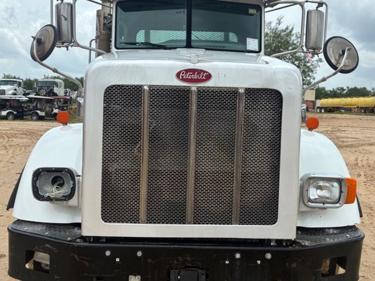 2016-peterbilt-367-image-2