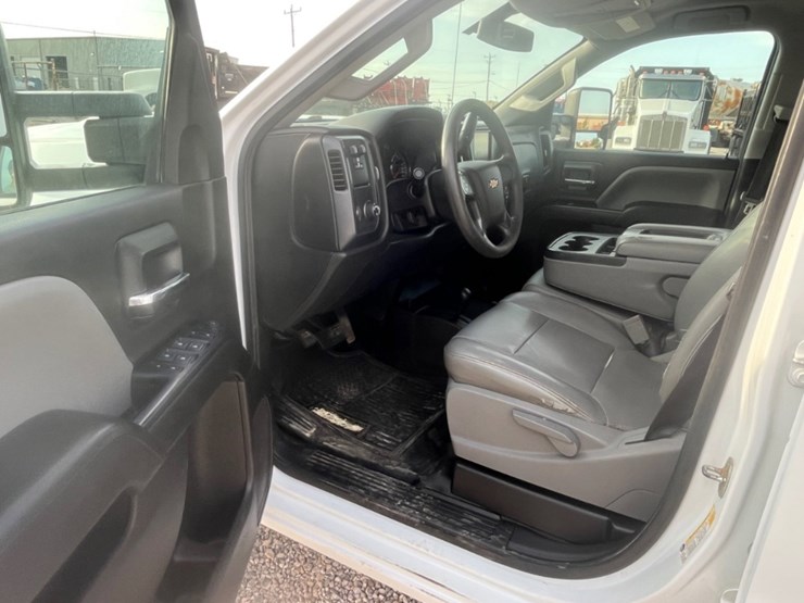 2018-chevrolet-silverado-2500hd-image-10