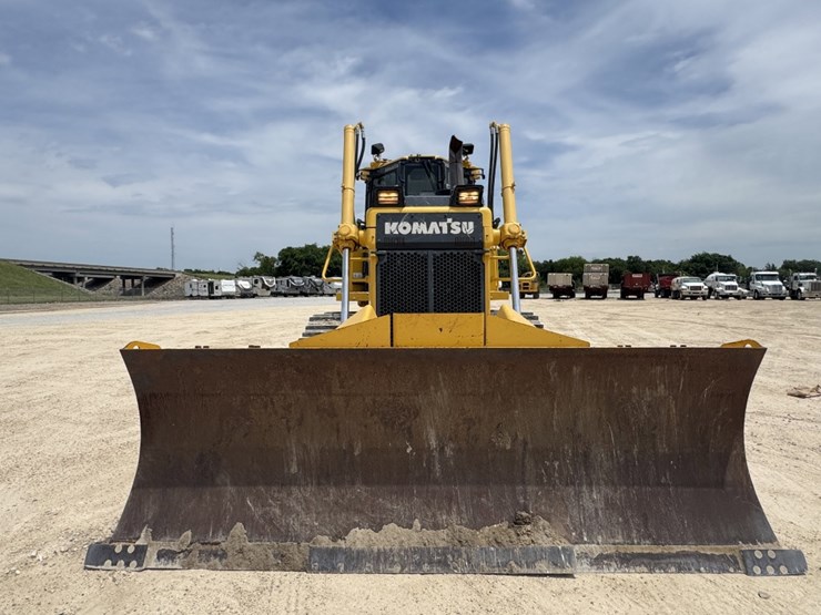 komatsu-d65ex-18-image-2