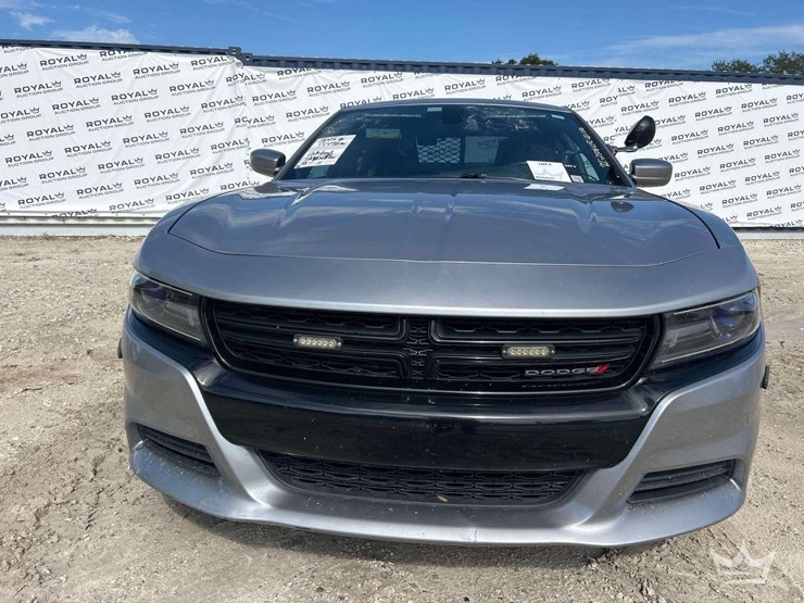 2015-dodge-charger-sedan-image-25