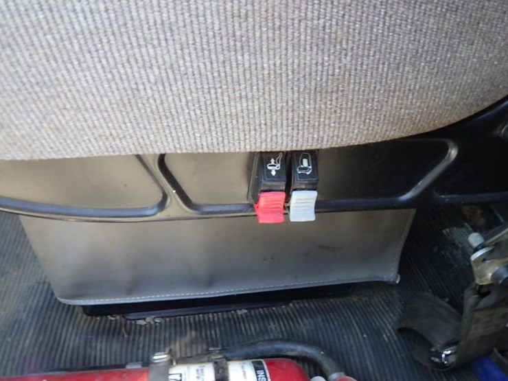 2006-kenworth-t300-image-31