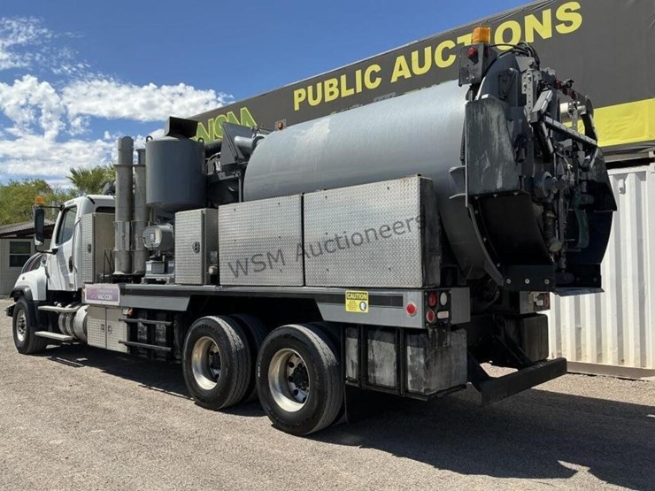 2019-freightliner-114sd-image-7